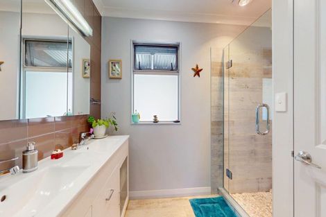 Photo of property in 107 Ryder Crescent, Levin, 5510