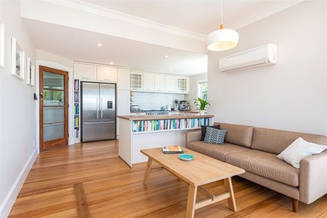 Photo of property in 108 Moncks Spur Road, Redcliffs, Christchurch, 8081