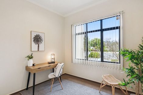 Photo of property in 26 Quadrant Heights, Paraparaumu, 5032