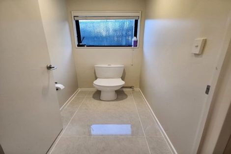 Photo of property in 102 Wiseley Road, West Harbour, Auckland, 0618