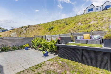 Photo of property in 43 Holystone Road, Whitby, Porirua, 5024