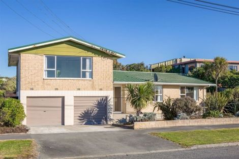 Photo of property in 353 Marine Parade, New Brighton, Christchurch, 8061