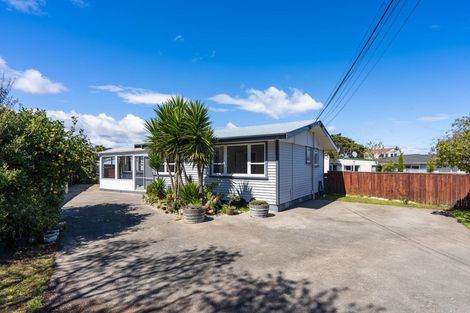 Photo of property in 18 Walton Road, Paraparaumu Beach, Paraparaumu, 5032