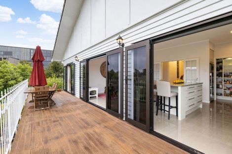 Photo of property in 150 Lake Crescent, Hamilton Lake, Hamilton, 3204