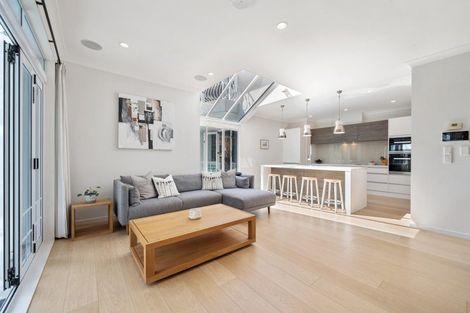 Photo of property in 38 Anaheim Boulevard, Shamrock Park, Auckland, 2016