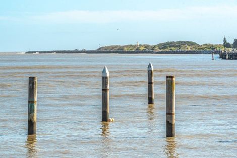 Photo of property in 2 Wharf Street, Castlecliff, Whanganui, 4501