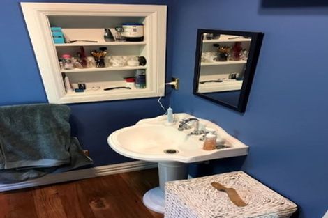 Photo of property in 294a Main Road, Tawa, Wellington, 5028