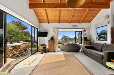 Photo of property in 122 Tuna Place, Onemana, Whangamata, 3691