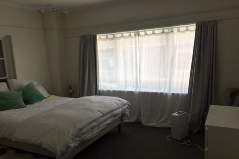 Photo of property in Olympus Flats, 2/280 Oriental Parade, Oriental Bay, Wellington, 6011