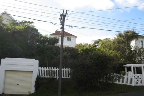 Photo of property in 10 Newcombe Crescent, Karori, Wellington, 6012