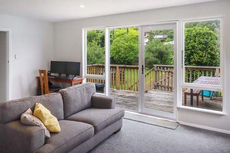 Photo of property in 15 James Grove, Stokes Valley, Lower Hutt, 5019