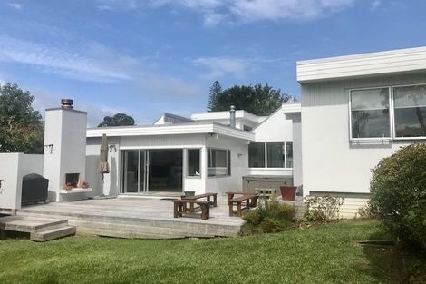 Photo of property in 16 Prestige Place, Castor Bay, Auckland, 0620