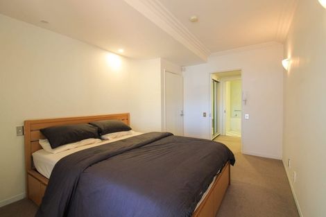 Photo of property in 2/226 Oriental Parade, Oriental Bay, Wellington, 6011