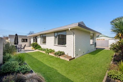 Photo of property in 2/126a Middlepark Road, Sockburn, Christchurch, 8042
