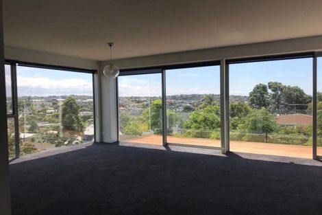 Photo of property in 1/14 Rothesay Bay Road, Rothesay Bay, Auckland, 0630