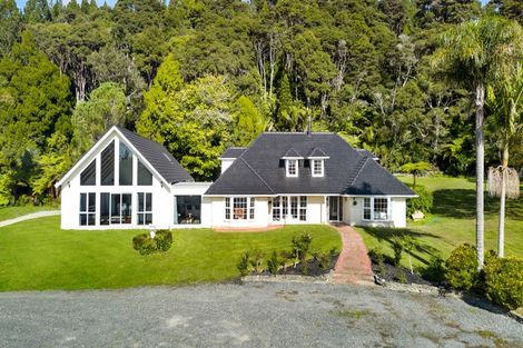 Photo of property in 105 Grassmere Road, Henderson Valley, Auckland, 0612