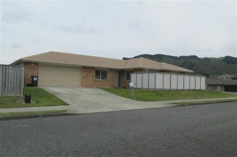 Photo of property in 16 Percy Kinsman Crescent, Riverstone Terraces, Upper Hutt, 5018