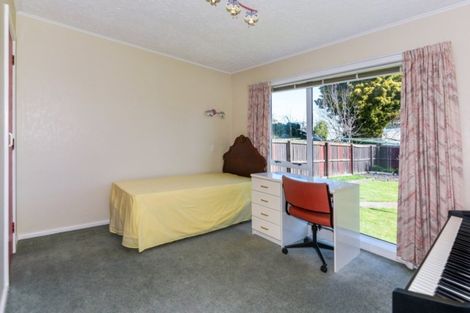 Photo of property in 17 Delaware Crescent, Russley, Christchurch, 8042