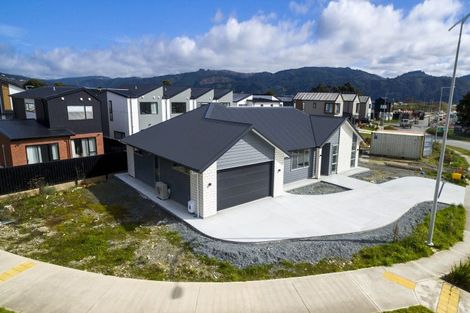 Photo of property in 1 Mawai Hakona Drive, Wallaceville, Upper Hutt, 5018