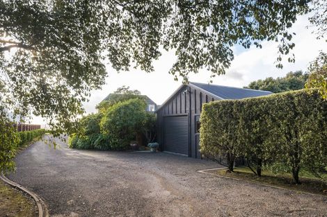 Photo of property in 38 Titirangi Drive, Fitzherbert, Palmerston North, 4471