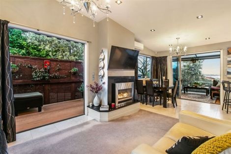 Photo of property in 5a Bernleigh Terrace, West Harbour, Auckland, 0618