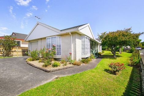 Photo of property in 12 Central Park Drive, Te Atatu South, Auckland, 0610