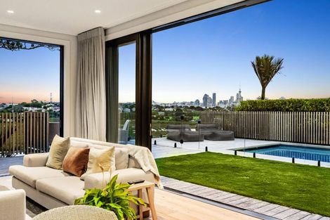 Photo of property in 71a Ngataringa Road, Devonport, Auckland, 0624