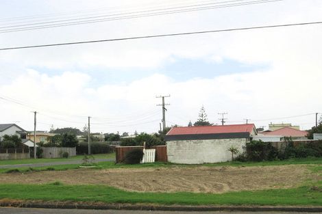 Photo of property in 17 Waimea Road, Waikanae Beach, Waikanae, 5036