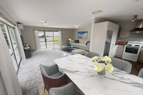 Photo of property in 4/23 Luckens Road, West Harbour, Auckland, 0618