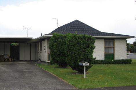 Photo of property in 1/1 Glengowan Place, Conifer Grove, Takanini, 2112