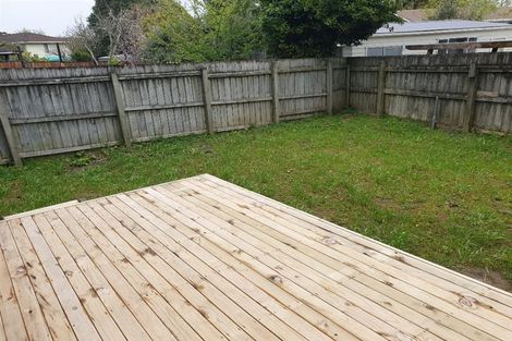 Photo of property in 18a Riverpark Crescent, Henderson, Auckland, 0610