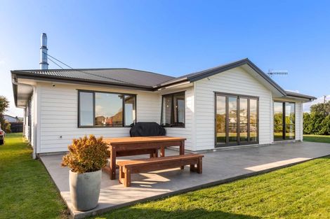 Photo of property in 3 George Street, Bulls, 4818