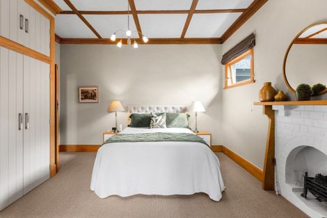 Photo of property in 12 Havelock Road, Hospital Hill, Napier, 4110