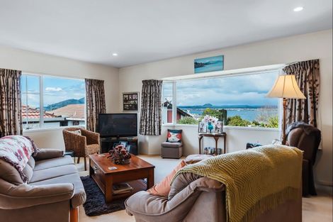 Photo of property in 2/8 Kinder Street, Acacia Bay, Taupo, 3330