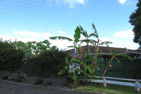 Photo of property in 58 Howard Road, Northcote, Auckland, 0627