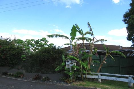 Photo of property in 58 Howard Road, Northcote, Auckland, 0627