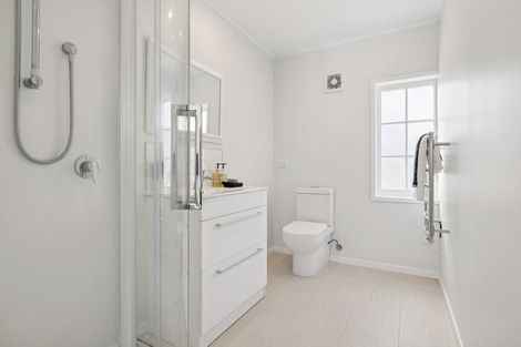 Photo of property in 24 Salem Place, Torbay, Auckland, 0630