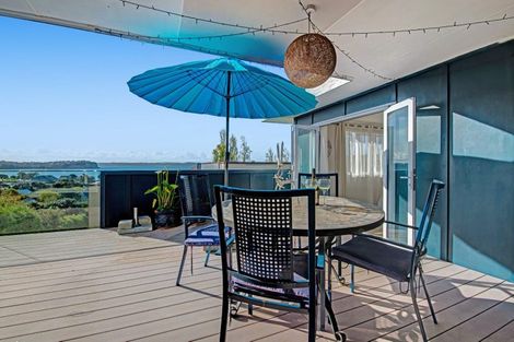 Photo of property in 15 Beach Road, Manly, Whangaparaoa, 0930