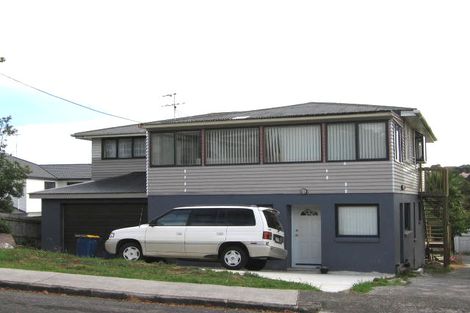 Photo of property in 2/3 Barron Drive, Green Bay, Auckland, 0604