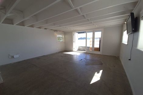 Photo of property in 37 Seaview Road, Paremata, Porirua, 5024