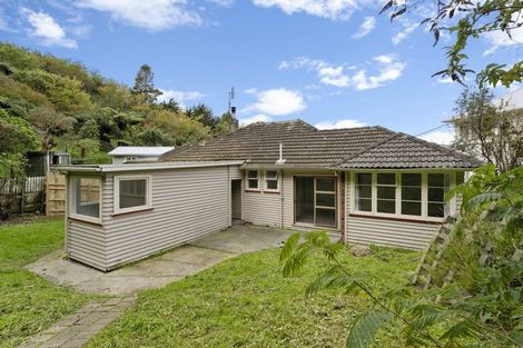 Photo of property in 20 Greer Crescent, Tawa, Wellington, 5028