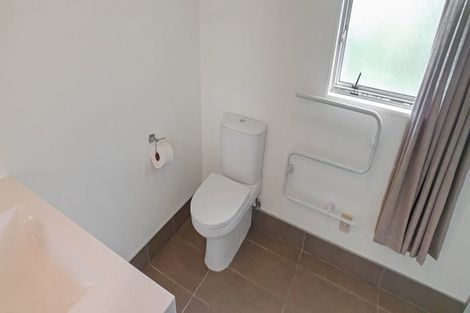 Photo of property in 37 Chatsworth Crescent, Pakuranga Heights, Auckland, 2010