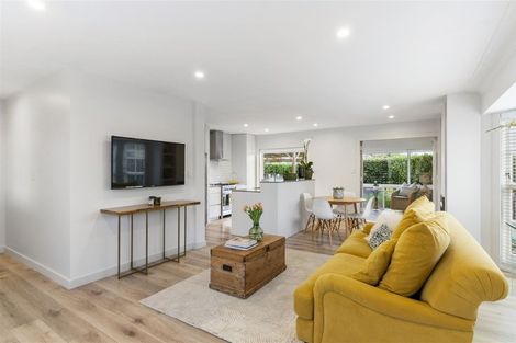 Photo of property in 1/9 Stanley Avenue, Milford, Auckland, 0620