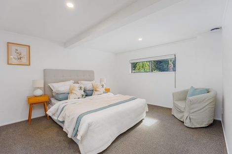 Photo of property in 3 Idyll Place, Northcross, Auckland, 0632