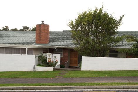 Photo of property in 3 Evelyn Road, Cockle Bay, Auckland, 2014