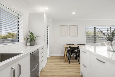 Photo of property in 61 Kane Road, Papamoa Beach, Papamoa, 3118