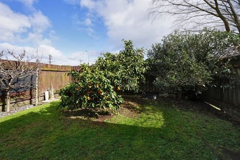 Photo of property in 2 Dover Road, St Andrews, Hamilton, 3200