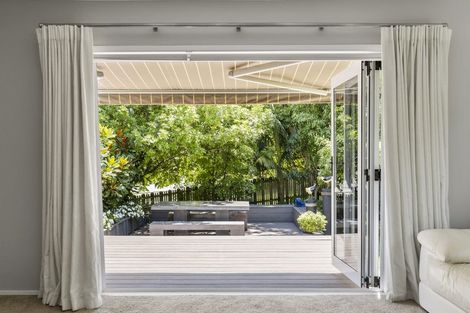 Photo of property in 6 Mallard Place, Unsworth Heights, Auckland, 0632