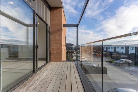 Photo of property in 17/1 Scott Road, Hobsonville, Auckland, 0616