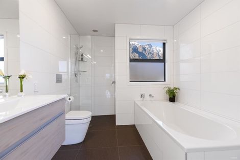 Photo of property in 5 Hackett Road, Jacks Point, Queenstown, 9371